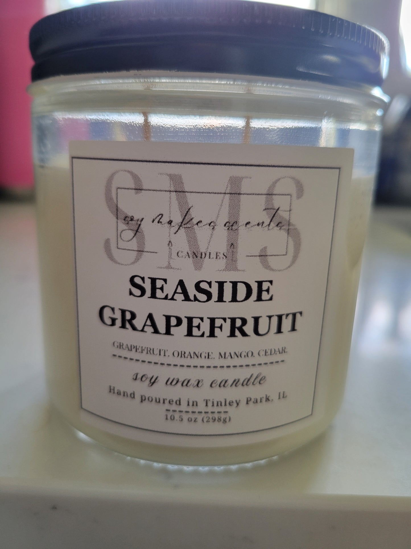 Seaside Grapefruit 10.5oz soy wax candle