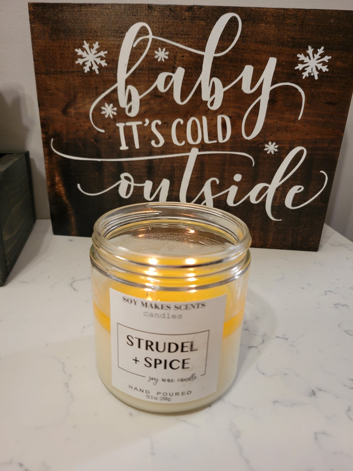 Strudel & Spice 10.5oz soy wax candle